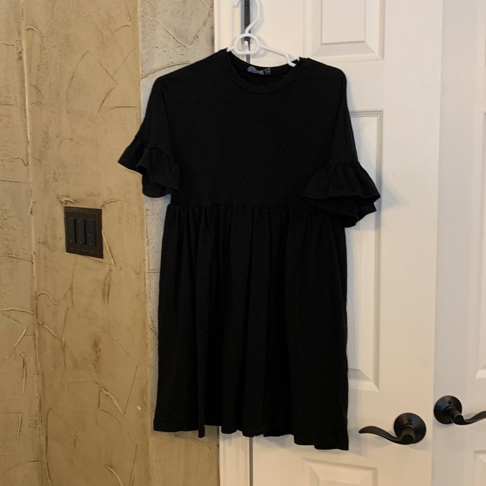 Black short sleeved dress